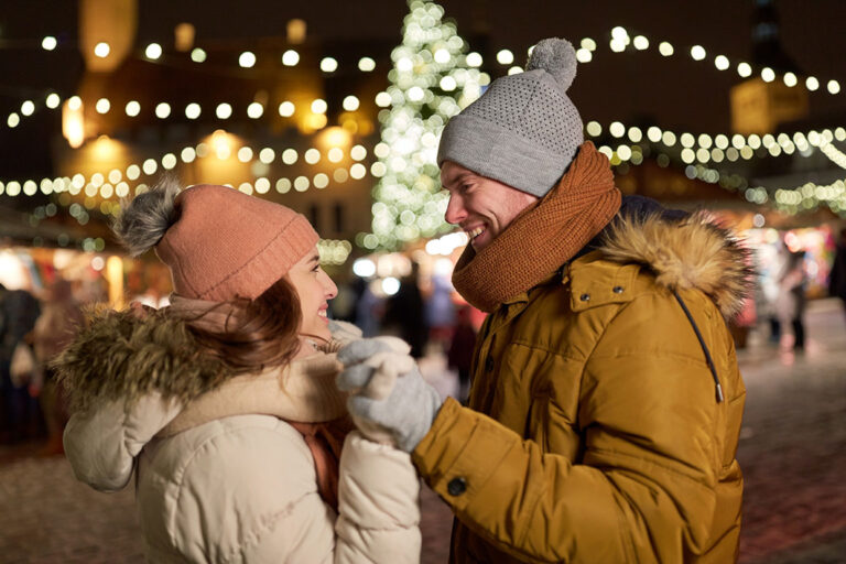 Die Cuffing Season hat begonnen: Darum sind Winter-Beziehungen so angesagt!