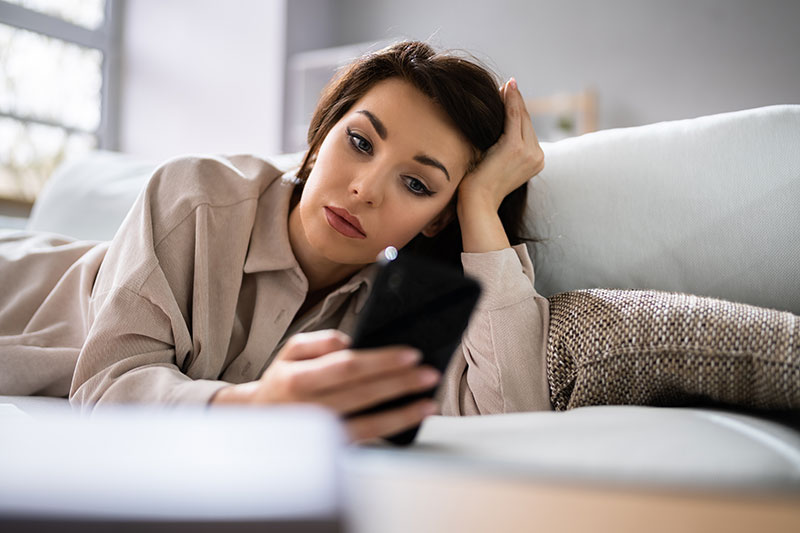 Frau ist beim Benching nur die Ersatzbank